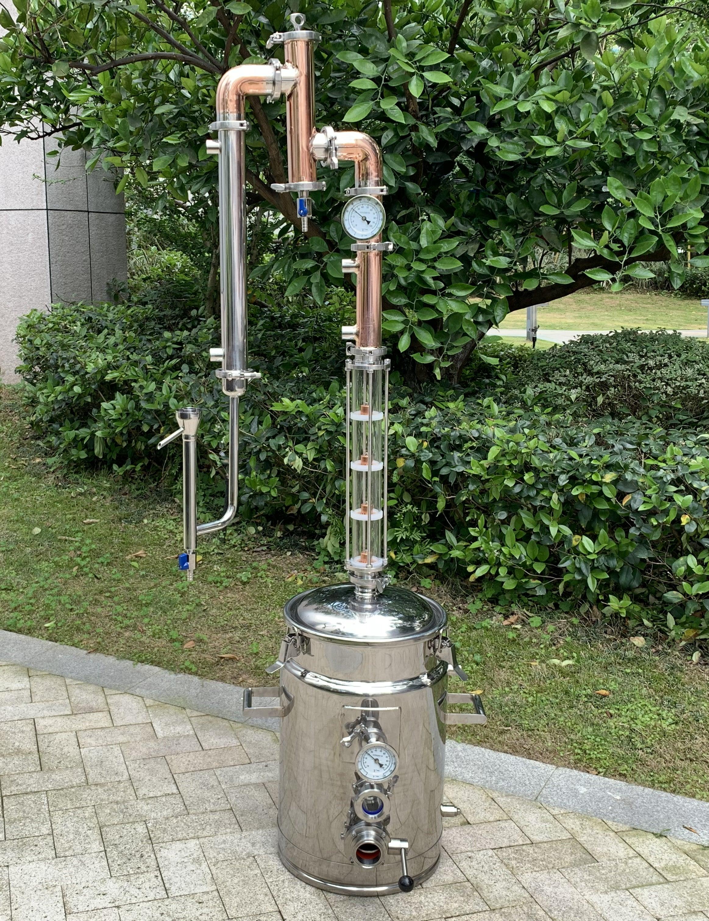 Alambic à colonne à reflux - Chaudière traditionnelle avec colonne intégrée pour distillation haute pureté jusqu'à 70% devis sous 24h Alambic à colonne à reflux - Chaudière traditionnelle avec colonne intégrée pour distillation haute pureté jusqu'à 70% devis sous 24h